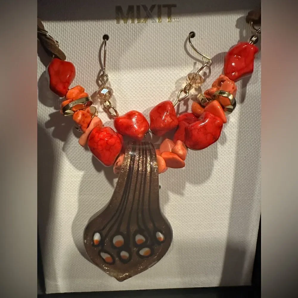 Mix it glass pendant beaded necklace earrings set
